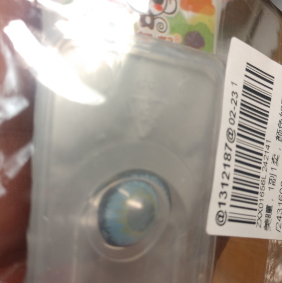 Bright blue plano fashion lenses no rx - Picture 2 of 3